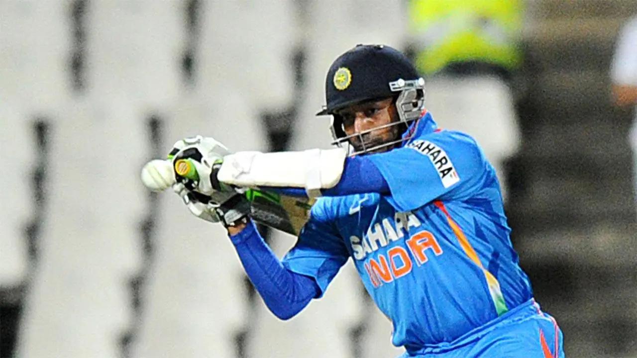 In the inaugural edition of the T20 World Cup, having won the toss Pakistan elected to field first. India lost the early wickets of both opening batsmen, but Robin Uthappa stood strong and accumulated 50 runs off 39 deliveries including 4 fours and 2 sixes. Also, captain MS Dhoni smashed 33 runs which took the side to 141 runs. During the chase, Pakistan equalled the score with Misbah-ul-Haq scoring 53 runs. The match ended in a tie