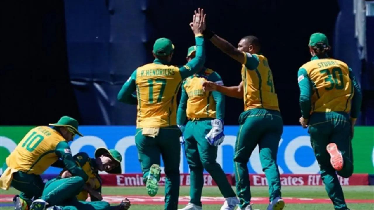 South Africa: Aiden Markram (c), Ottneil Baartman, Gerald Coetzee, Quinton de Kock, Bjorn Fortuin, Reeza Hendricks, Marco Jansen, Heinrich Klaasen, Keshav Maharaj, David Miller, Anrich Nortje, Kagiso Rabada, Ryan Rickelton, Tabraiz Shamsi, Tristan Stubbs
