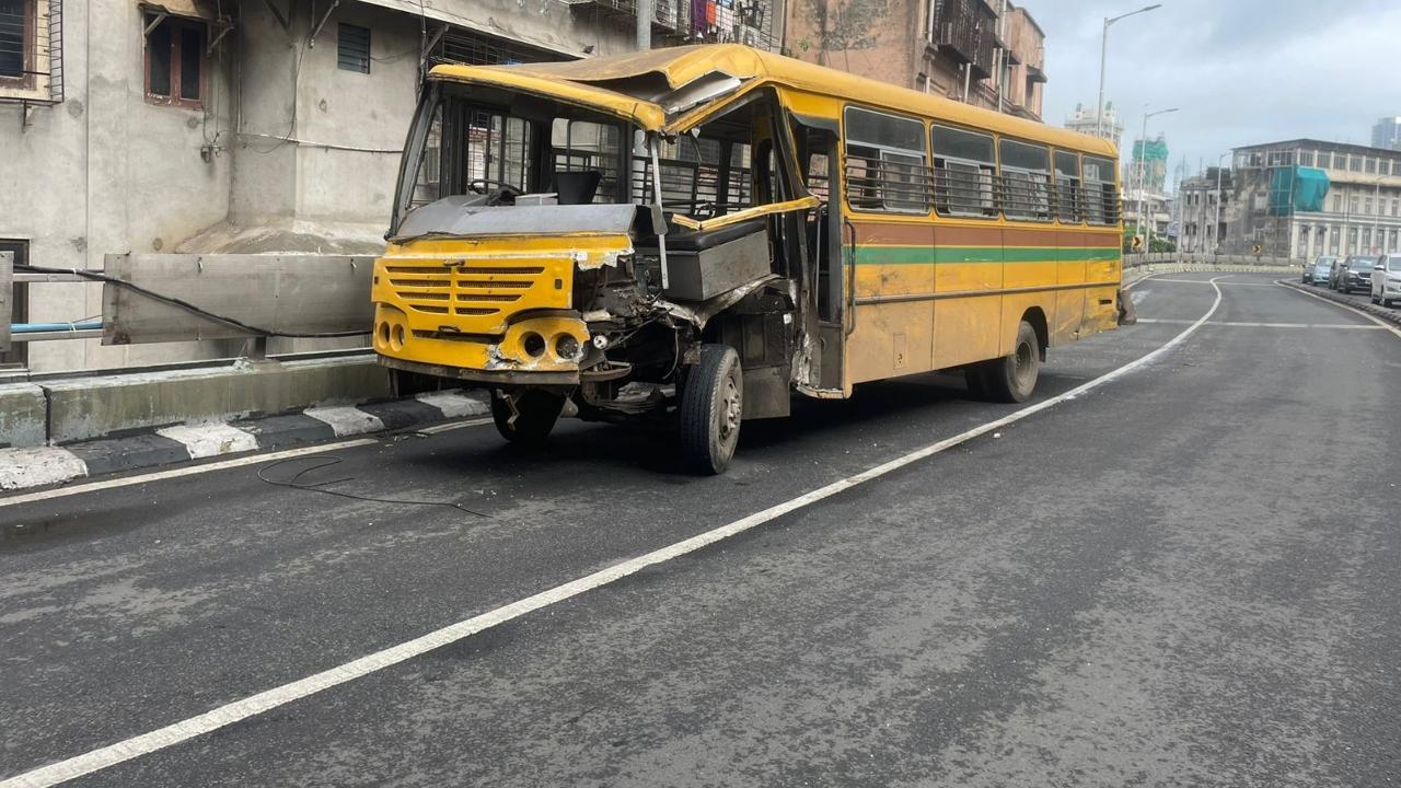 School bus crashes into railing on JJ flyover; two kids, cleaner injured