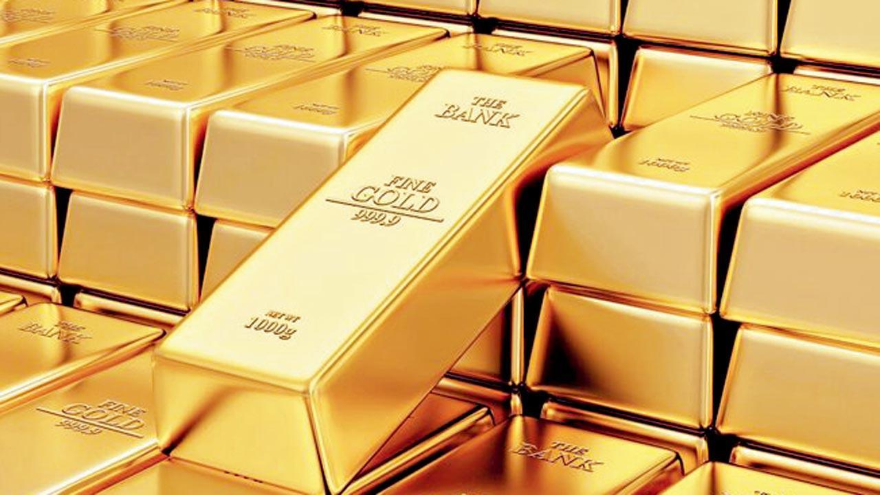 Forex reserves plunge by USD 2 billion, gold reserves take a hit