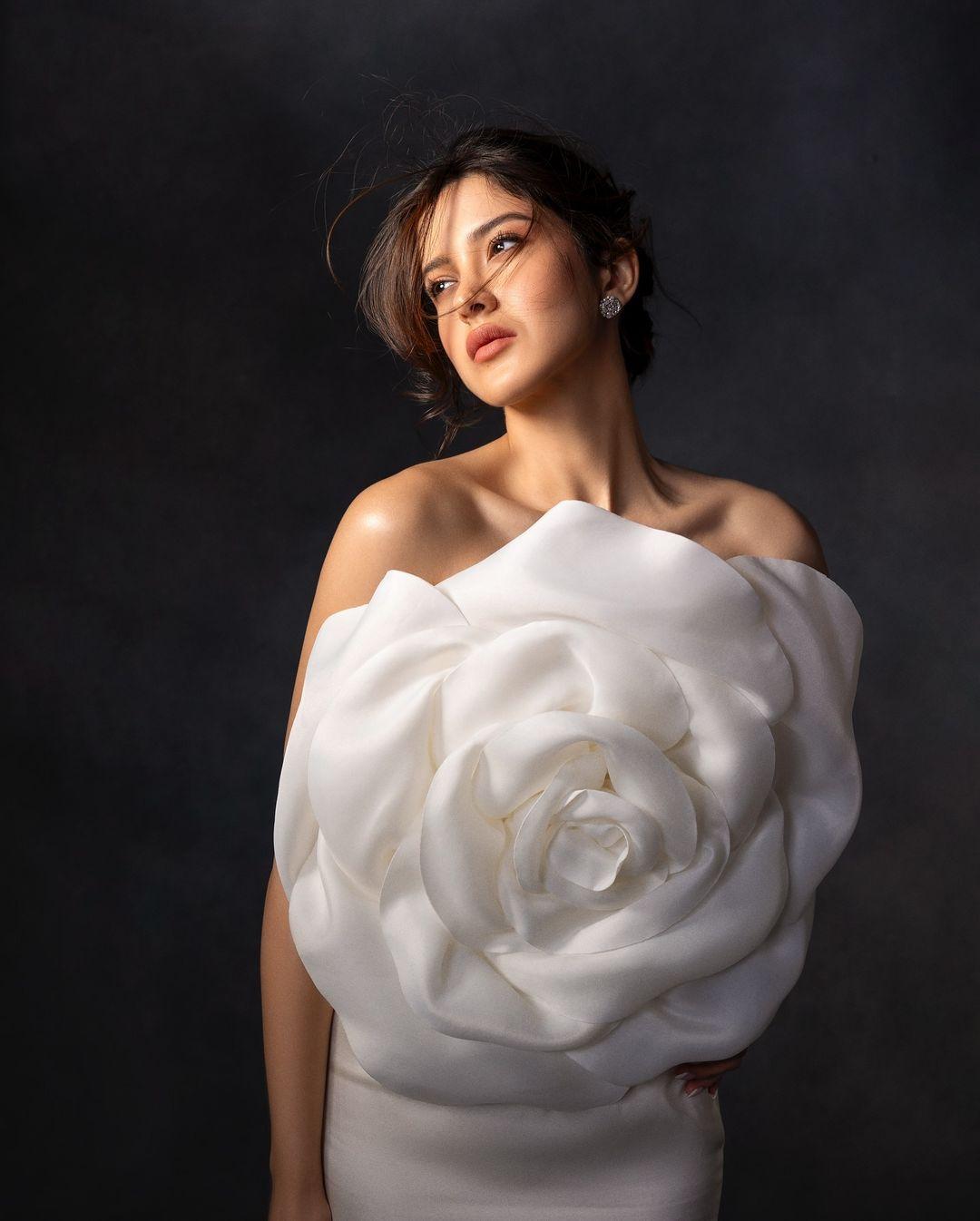 Shanaya stunned in a strapless wedding dress by designers Nicole and Felicia.