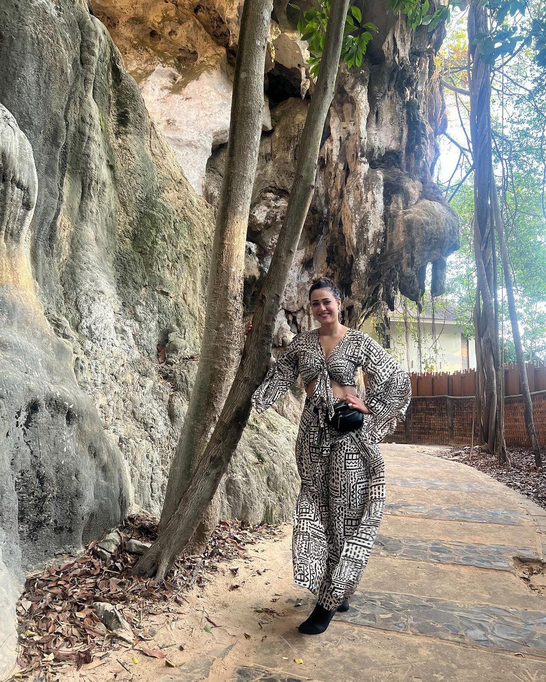 Shweta Tiwari looks absolutely gorgeous in the monochrome co-ord set.