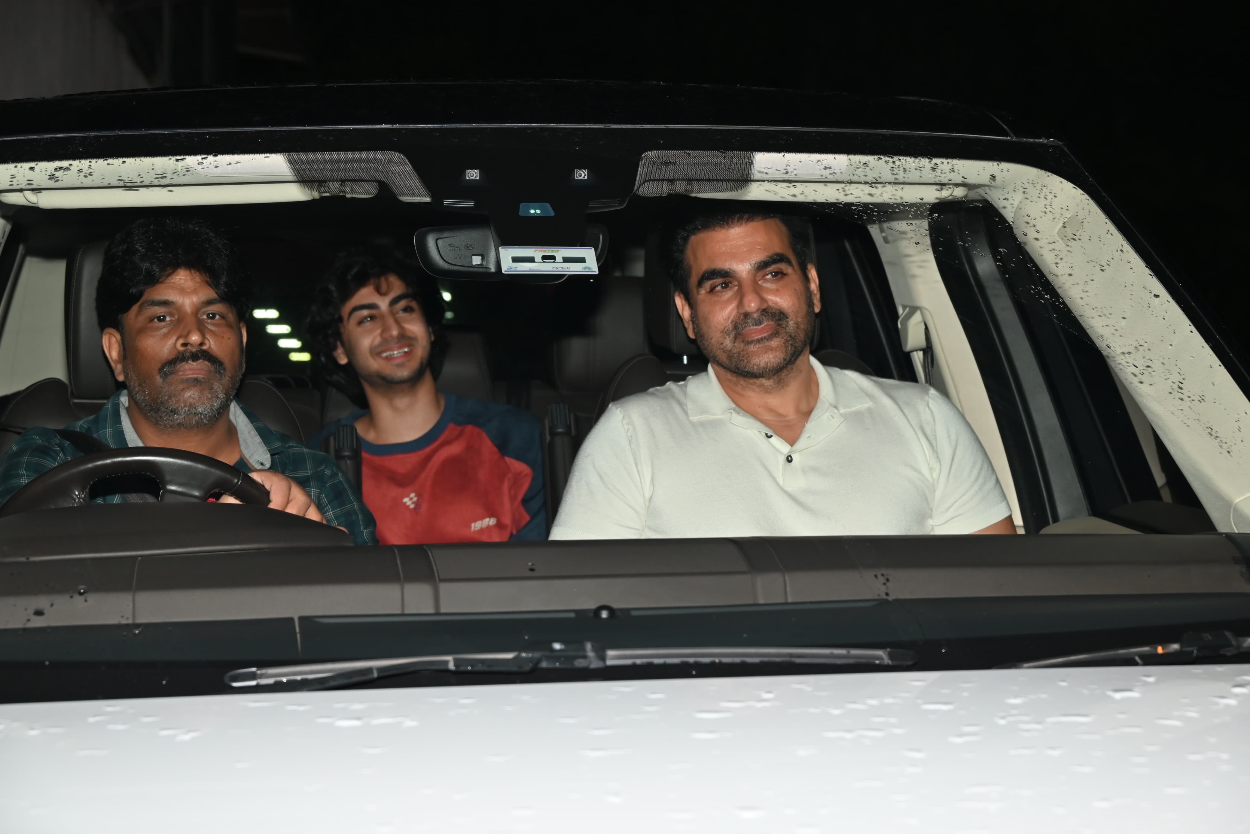 Arbaaz was seen leaving Sohail's home, accompanied by his son, Arhaan Khan.