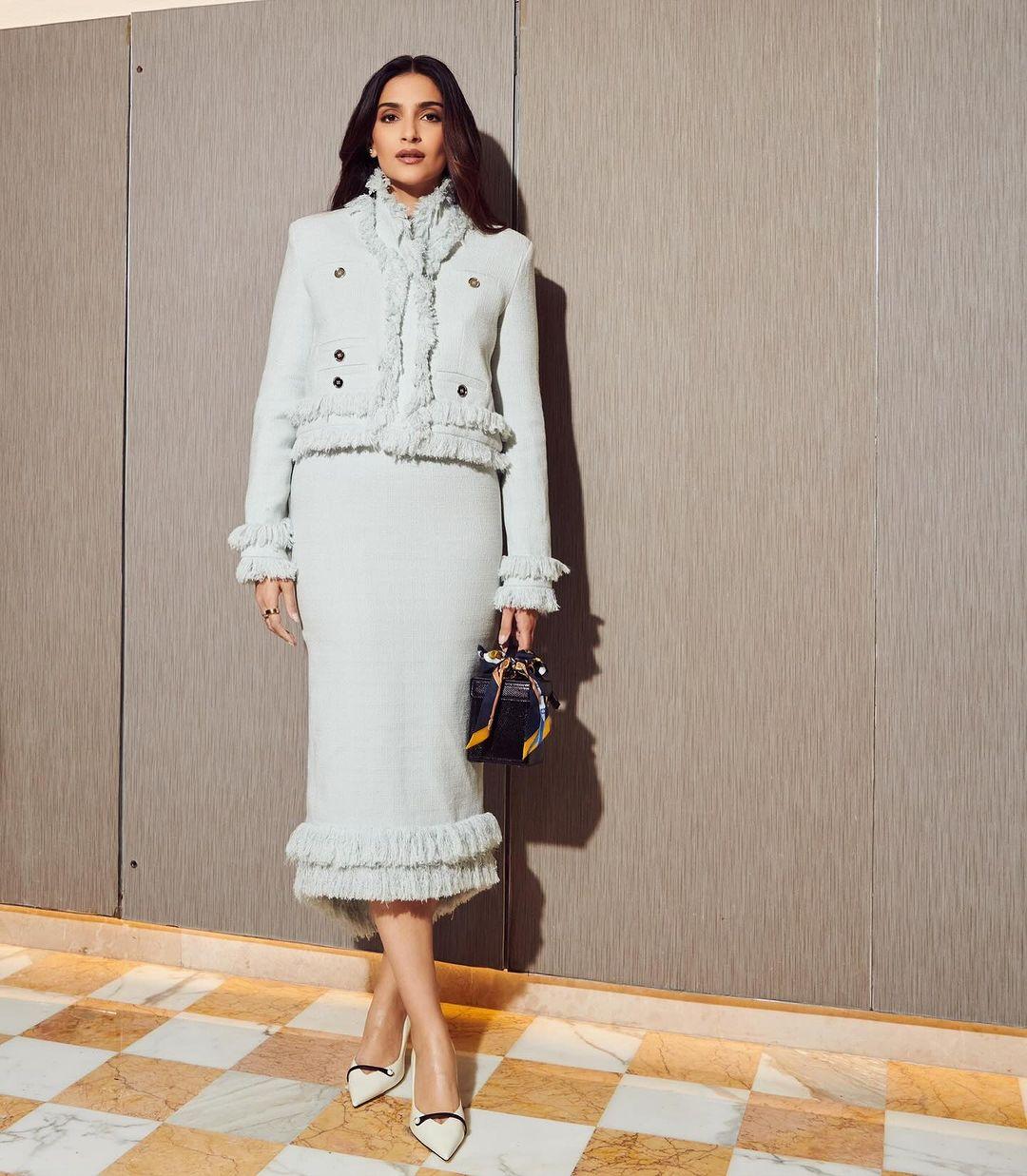 Sonam Kapoor's outfit, designed by the famous fashion maestro Huishan Zhang, was truly a masterpiece. 