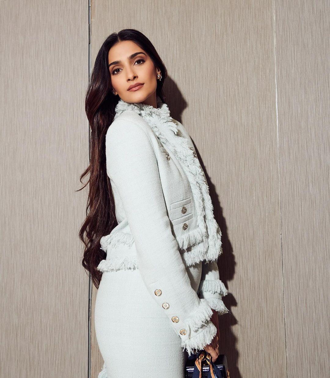 The ensemble included a full-sleeved tweed jacket with a high neckline