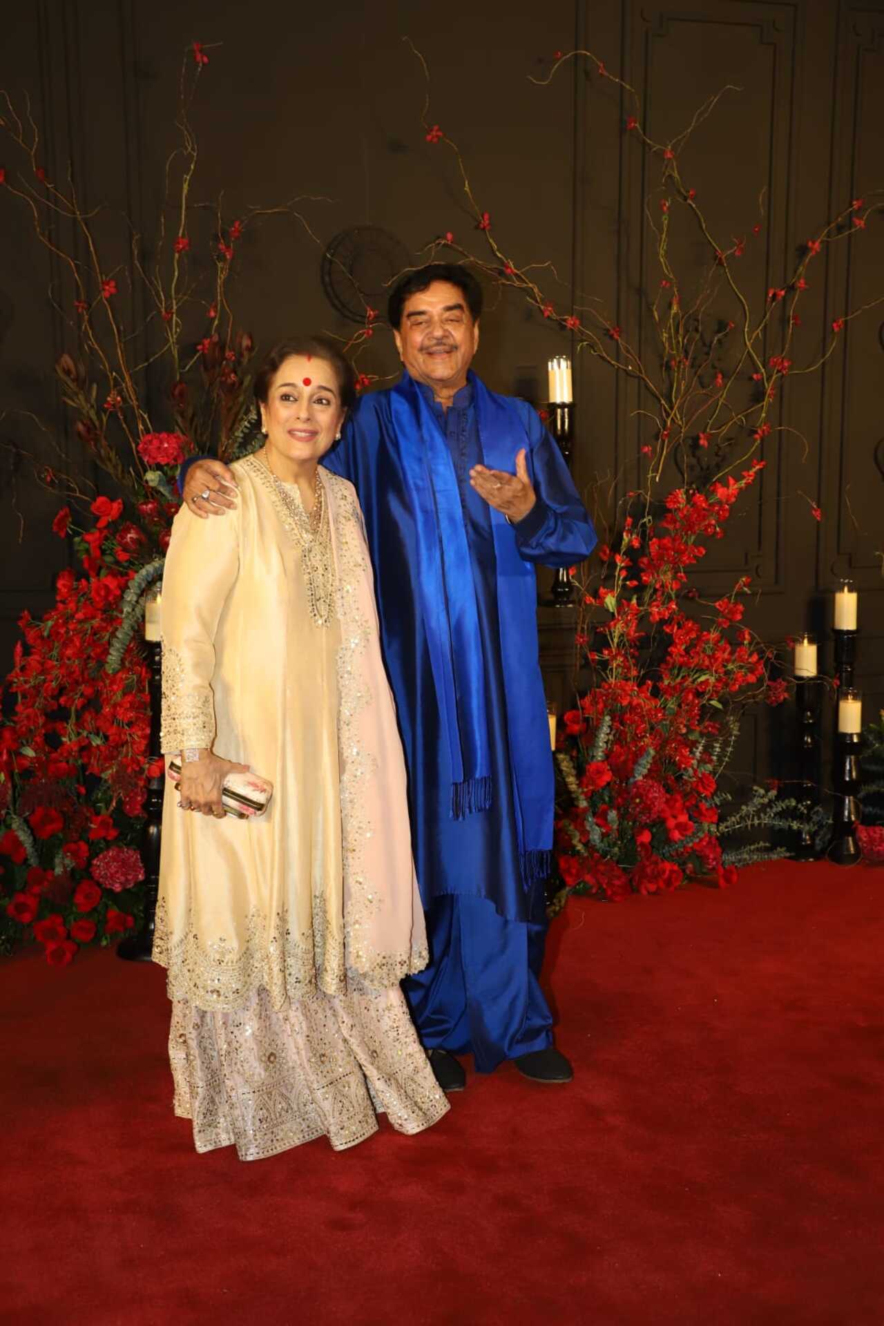 Sonakshi’s parents were all smiles as they posed in regal outfits. Shatrughan Sinha wore a deep blue kurta set while Poonam Sinha kept it elegant in a beige ensemble. 