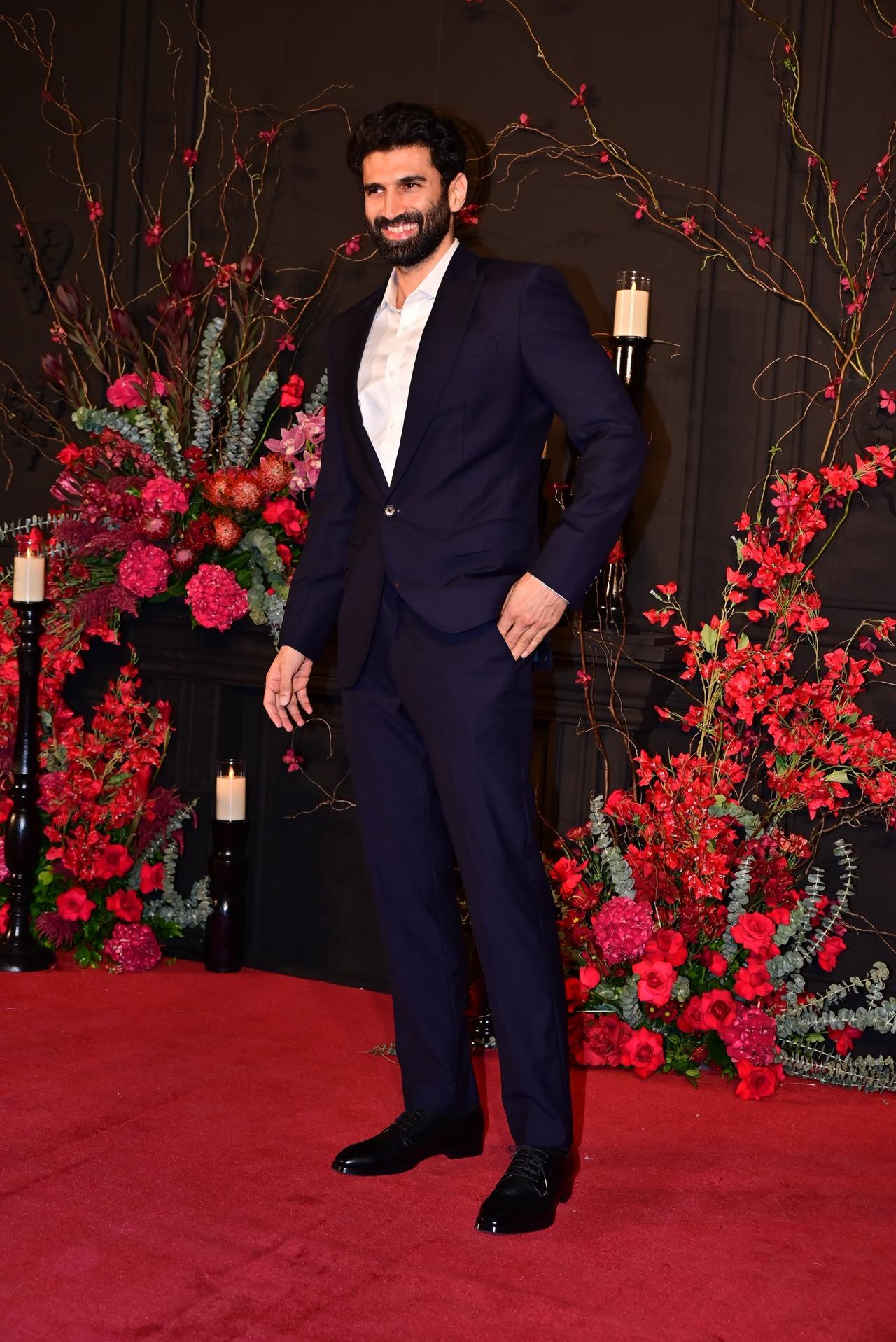 Aditya Roy Kapur arrived to attend the wedding reception in a simple two-piece suit. He worked with Sonakshi in ‘Kalank’. 