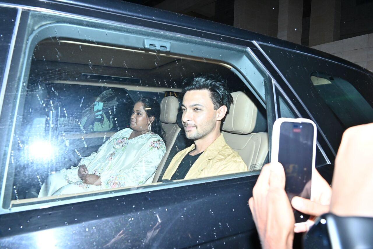 Zaheer's 'Ruslaan' cast mate, Aayush Sharma, the brother-in-law of Salman Khan, who played Cupid to the newlyweds, was among the early arrivals as well. He was accompanied by his wife Arpita. 