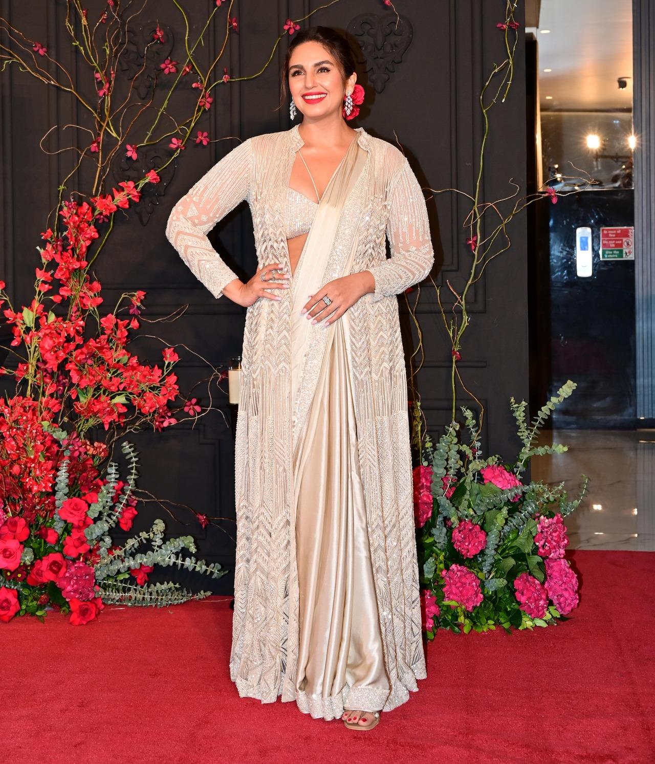 Sonakshi’s close friend and ‘Double XL’ co-star Huma Qureshi arrived in a shimmery beige ensemble. 