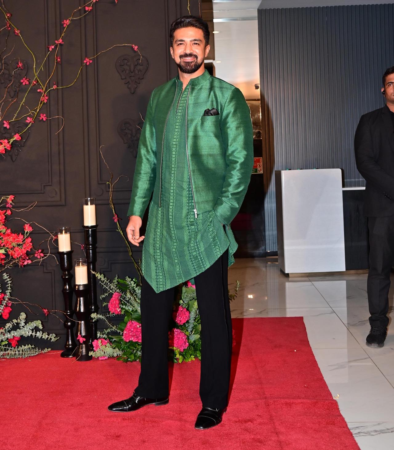 Her brother and actor Saqib Saleem looked dapper in an emerald green kurta with black trousers. 