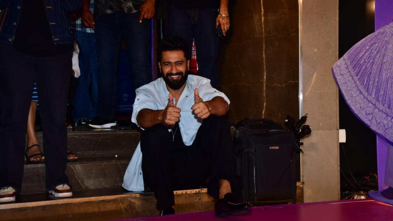 Vicky Kaushal sits on the floor as he waits for Triptii to finish posing for the paparazzi