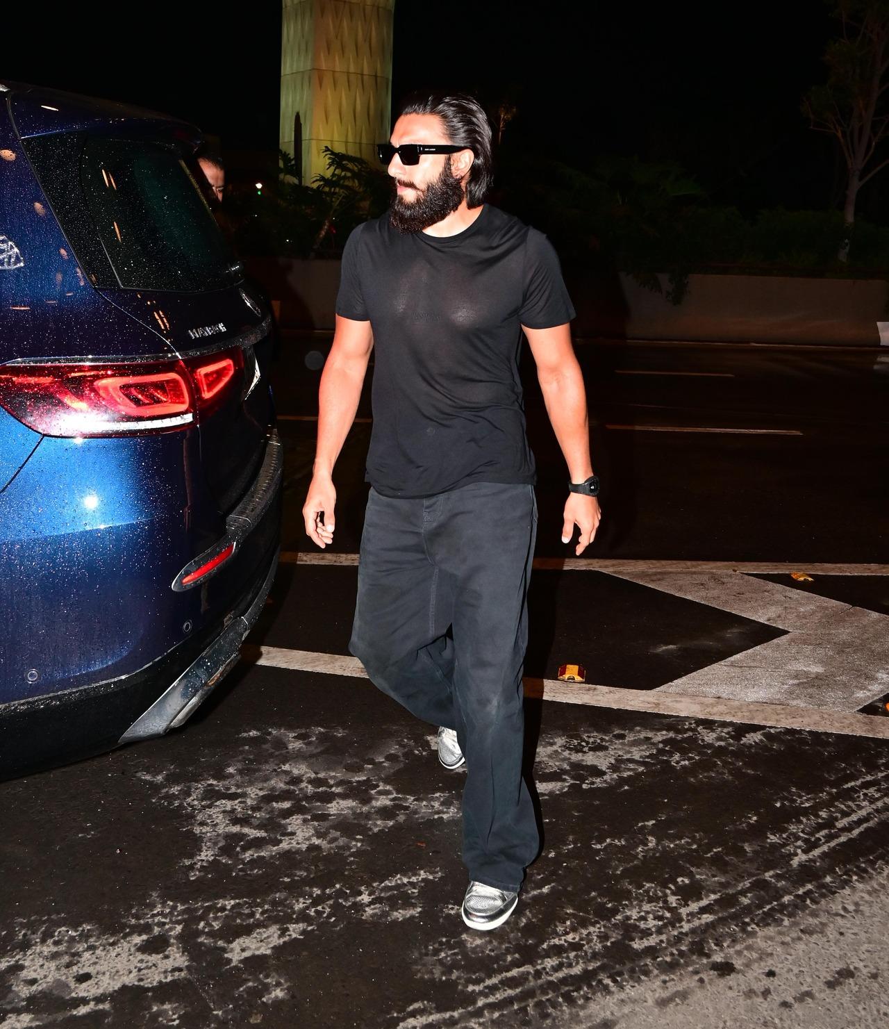 Ranveer looked dapper in a black outfit as he escorted his baby mama amid the chaos. 