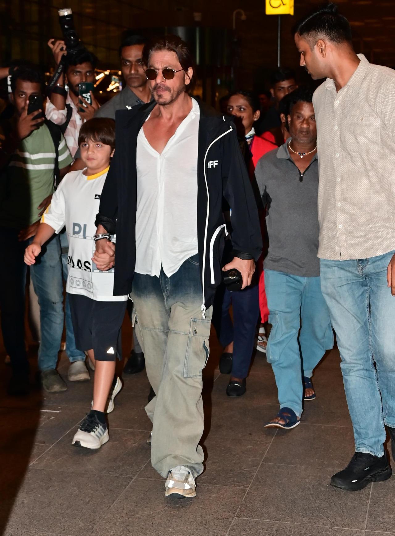 Bollywood superstar Shah Rukh Khan was seen holding his younger son AbRam’s hand as they arrived at the airport. 