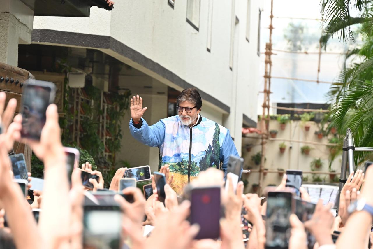 Bollywood megastar Amitabh Bachchan greeted a sea of fans outside his Mumbai residence Jalsa. The actor is garnering praise for his role in ‘Kalki 2898 AD’. 