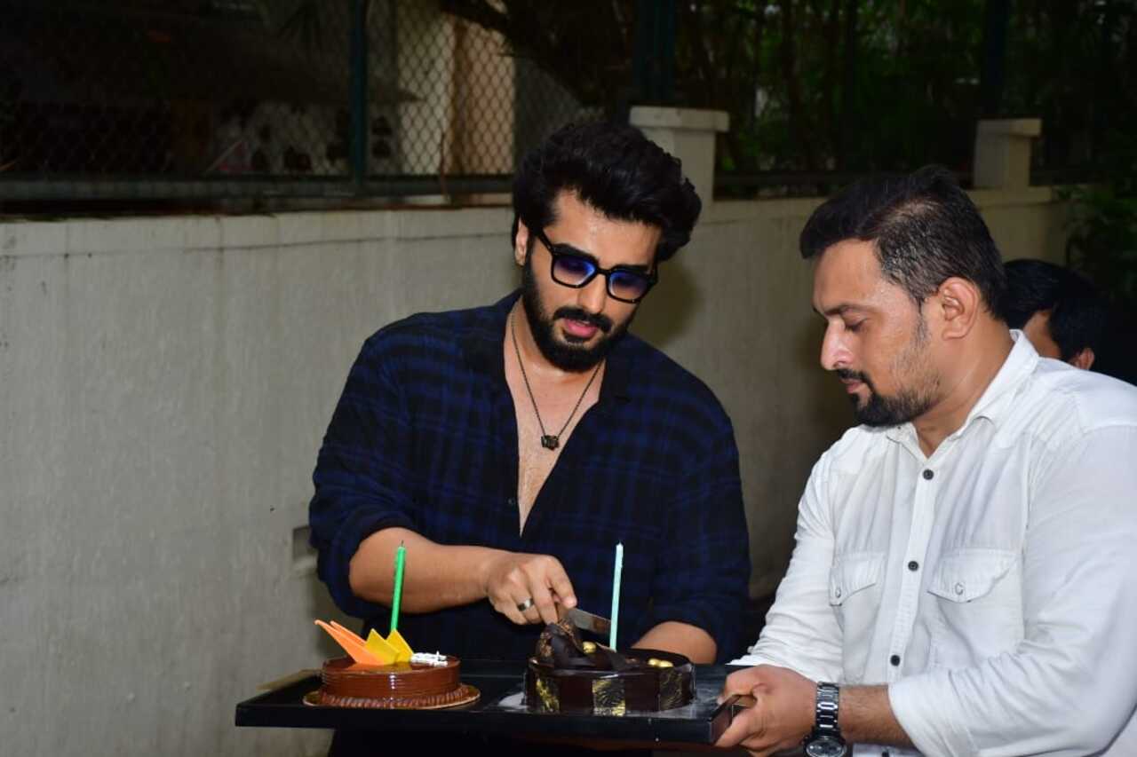 Bollywood's muscle hunk Arjun Kapoor celebrated his birthday with the paparazzi. The actor was spotted cutting his birthday cake in the presence of shutterbugs. 