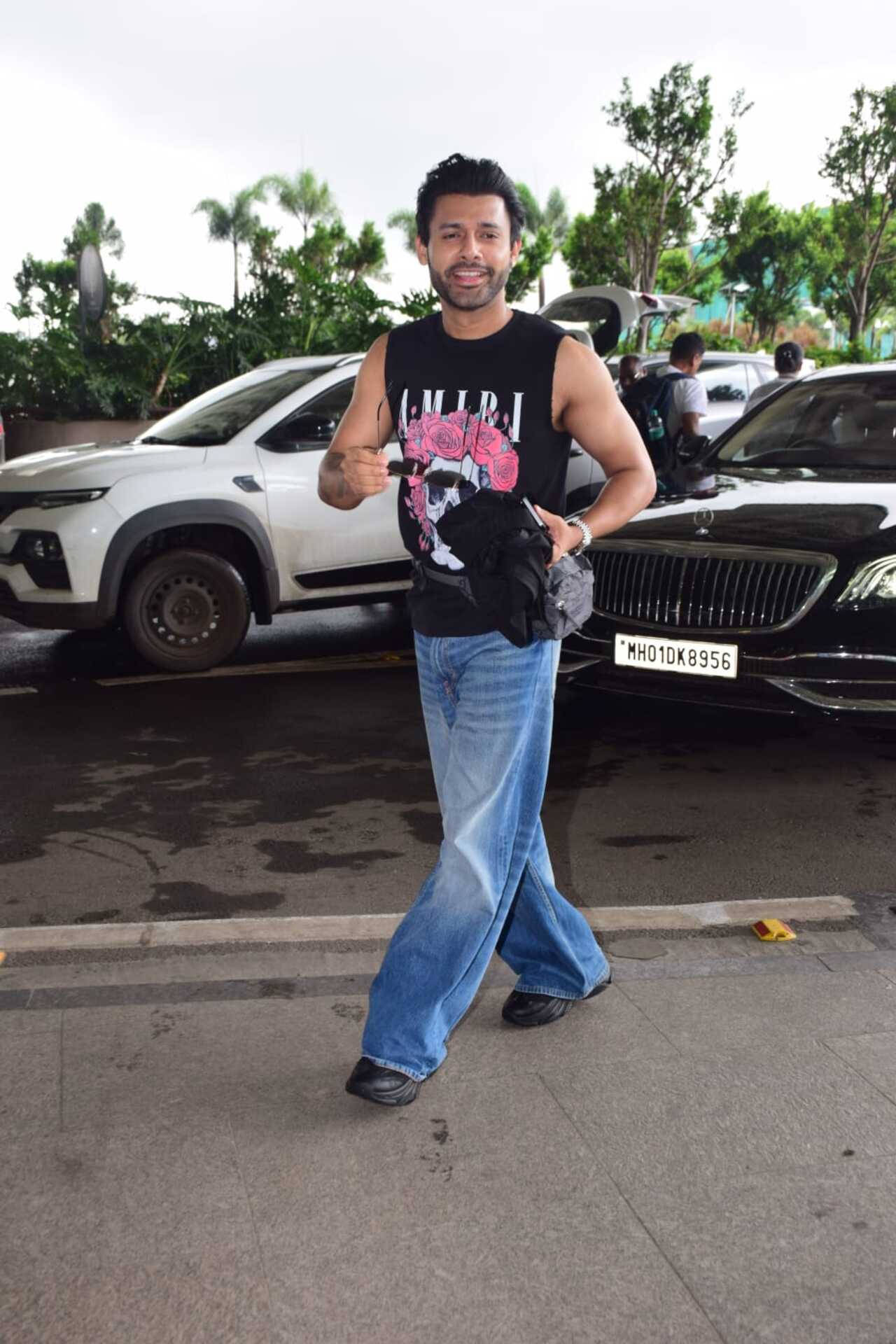 Singer Stebin Ben was spotted in a casual avatar at the Mumbai airport. 