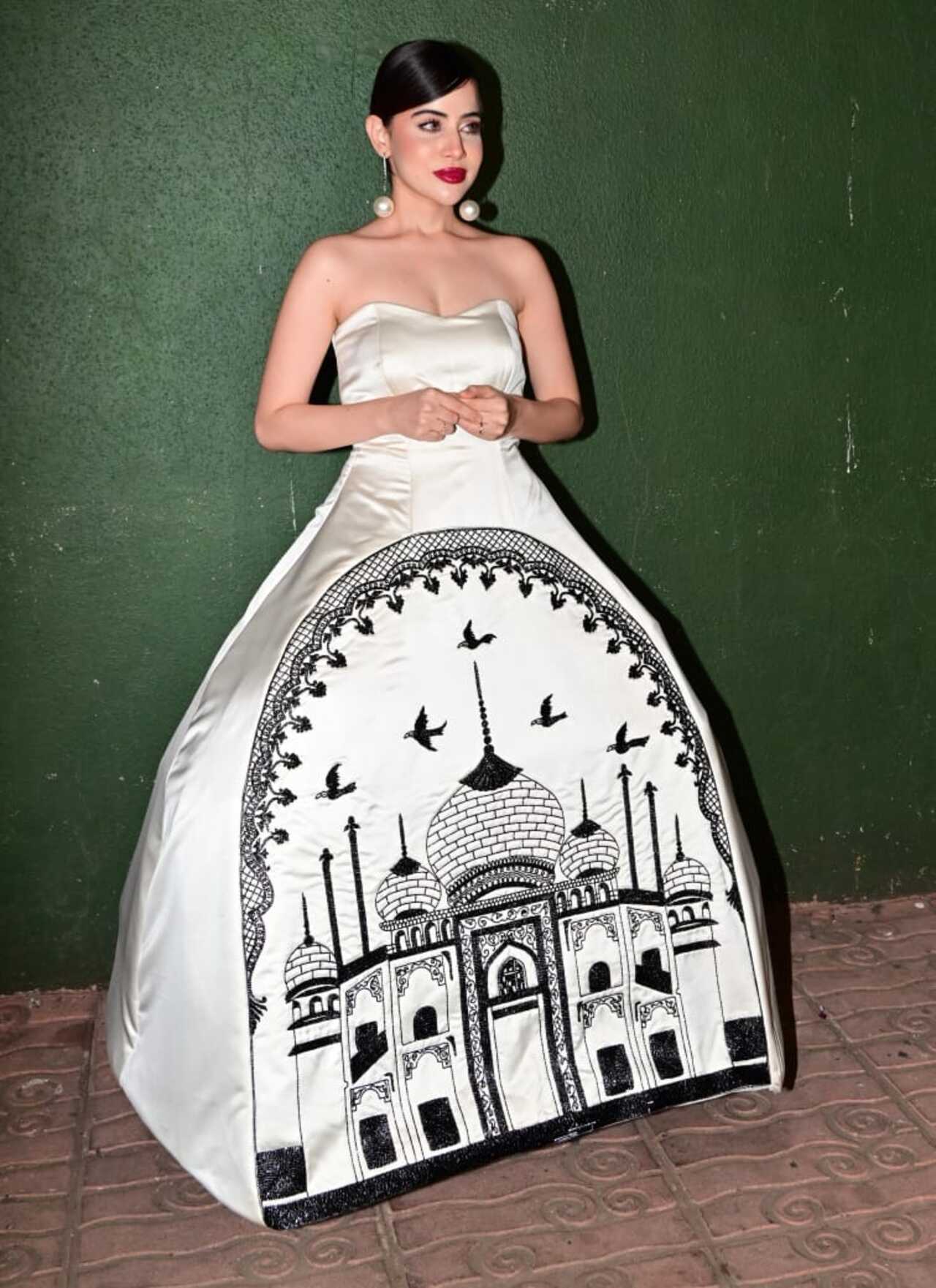 Uorfi Javed sported yet another ensemble adding glamour on a mundane Thursday evening. 