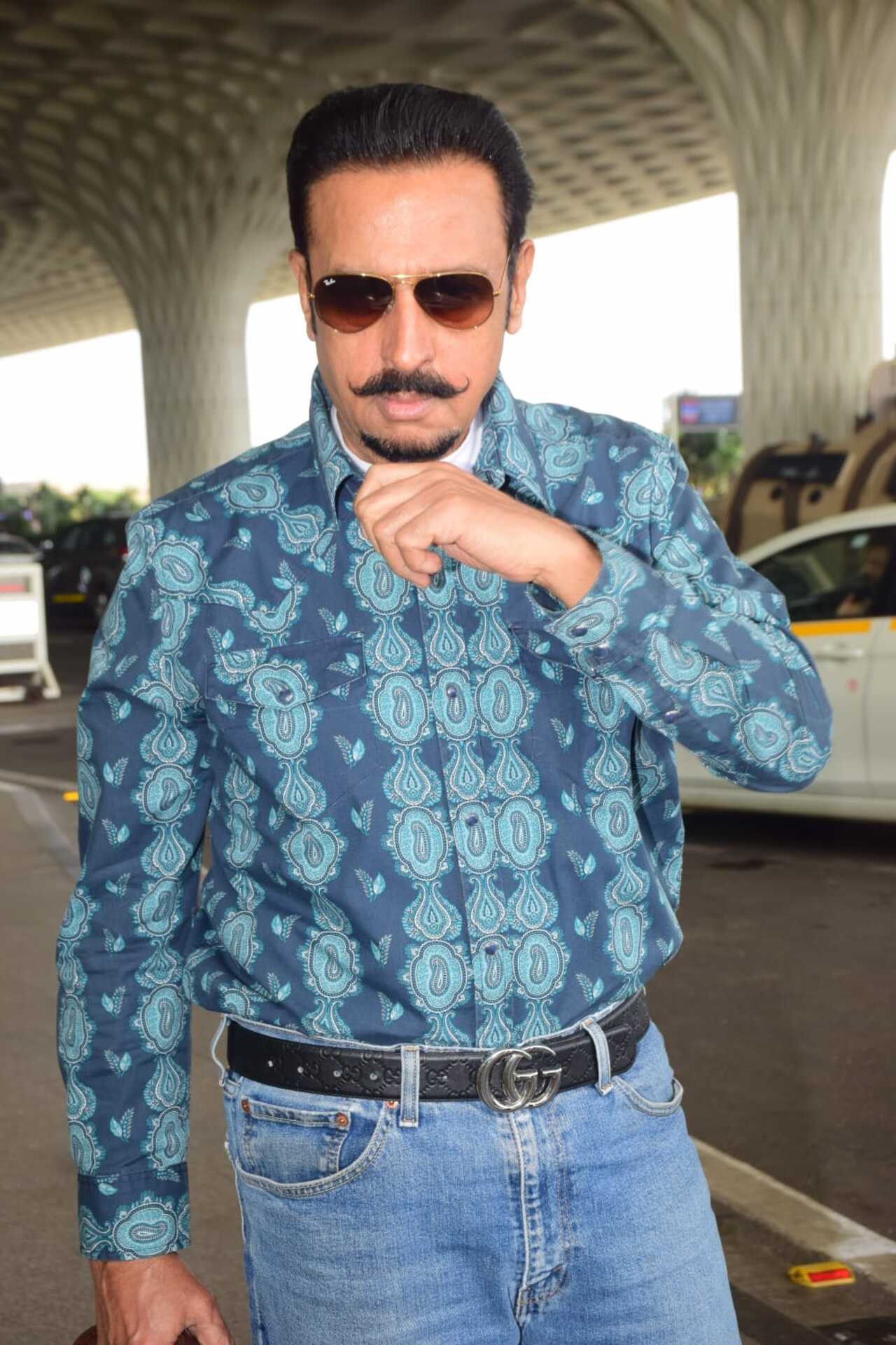 OG villain of the big screen Gulshan Grover seen after a long time at the airport. 