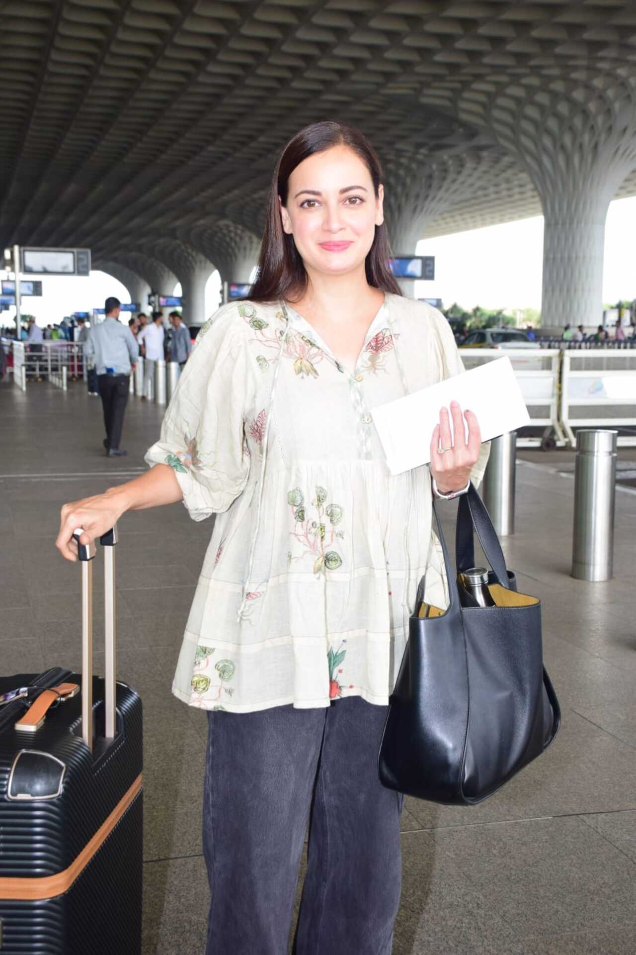 Dia Mirza was all smiles as she jetted off to an undisclosed location from the Mumbai airport. 