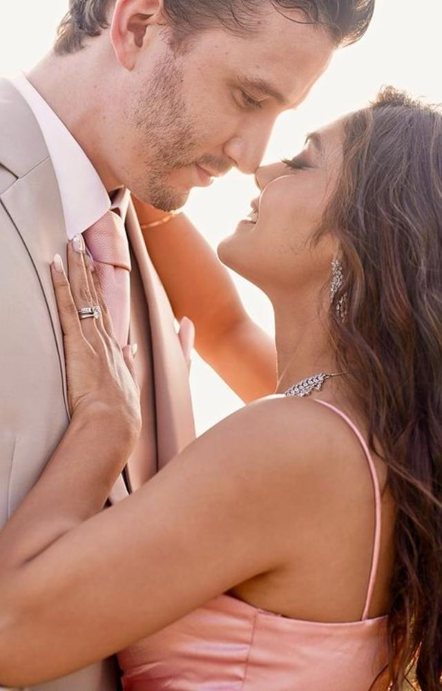 She took to her Instagram handle to share pictures from her court wedding ceremony. 
