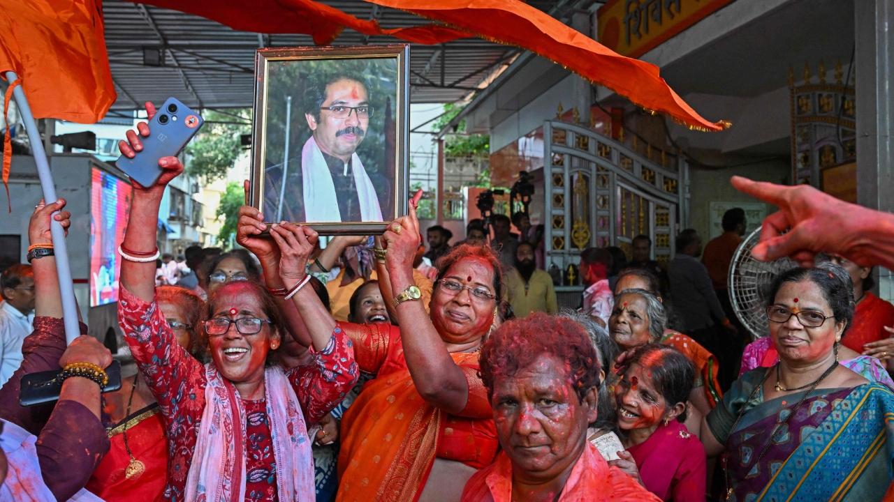 According to the latest ECI trends, the National Democratic Alliance (NDA) is ahead in 293 seats, while the INDIA bloc is leading in 232 seats. The BJP won 209 seats and is leading in 31 seats and the Congress won 80 seats and is leading in 19 seats.