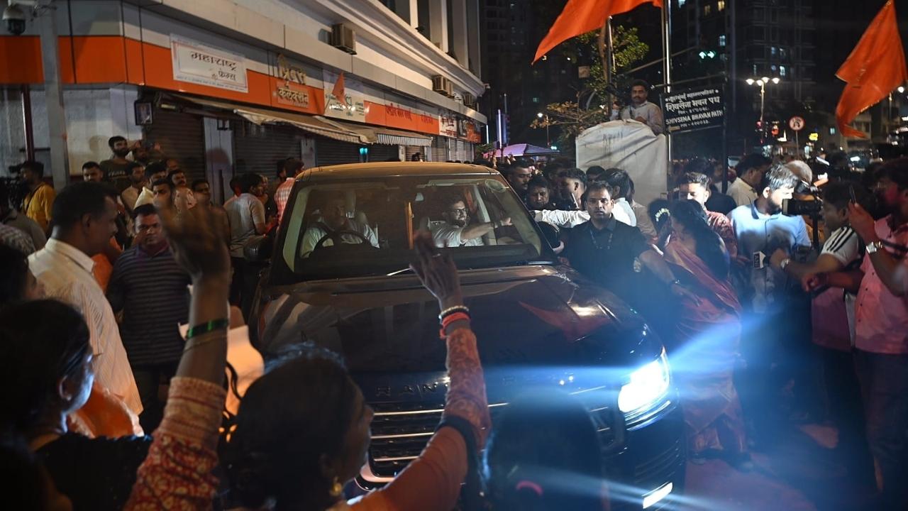 The BJP had won a majority on its own in the 2014 and 2019 Lok Sabha polls, securing 282 seats in 2014 and improving its tally to 303 seats in the 2019 elections. 