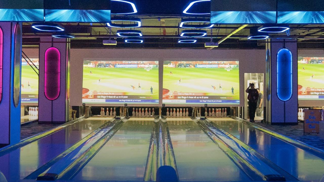 Amoeba Bowling and Sports Bar
Amoeba is the go-to destination for sports lovers. Cheer for your favourite team and join the festival we call cricket with a menu offering diverse dishes and special discounts.
Where: Phoenix Marketcity, Kurla