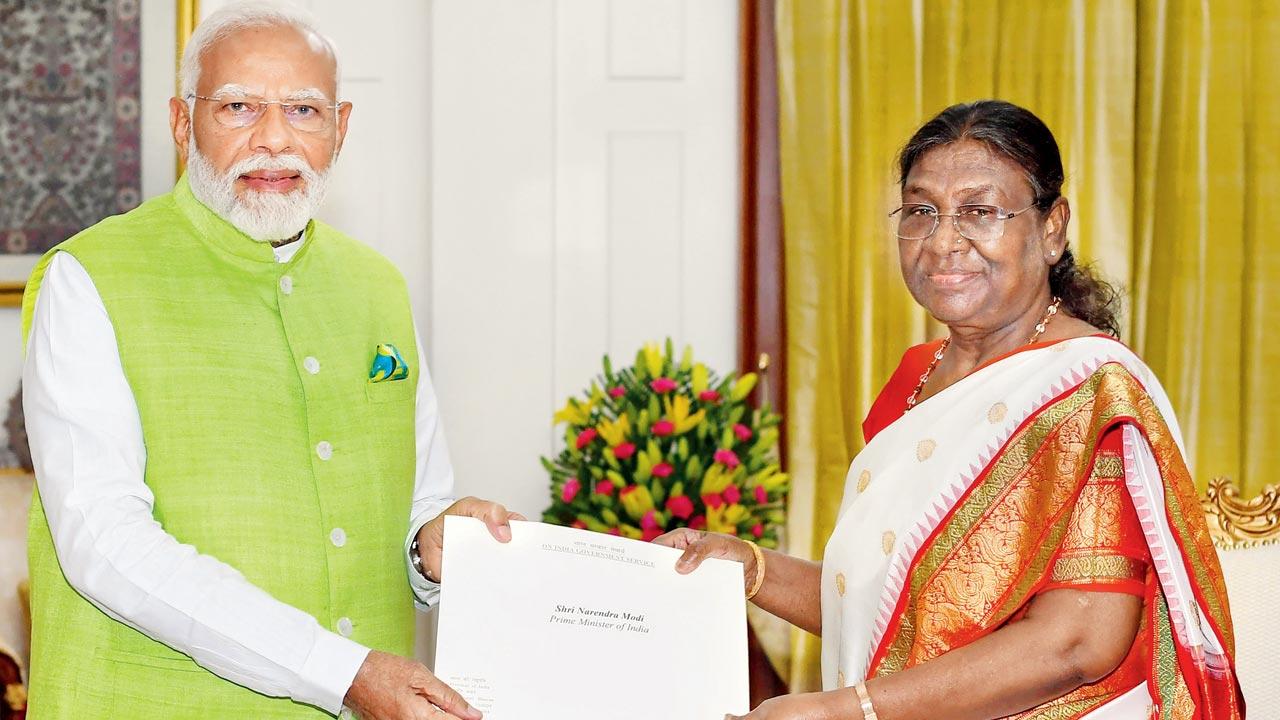 PM Modi with President Droupadi Murmu. Pic/PTI 