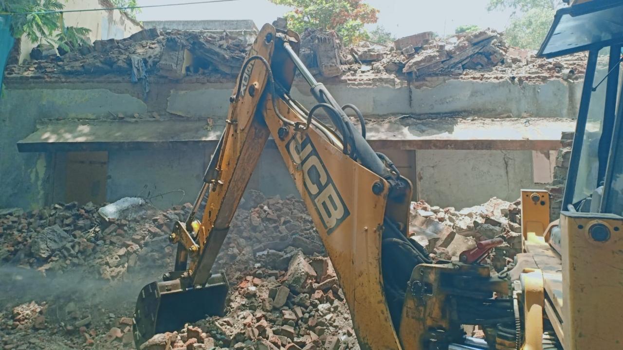 Local firemen and the RDMC team reached the scene to clear the debris, the official said