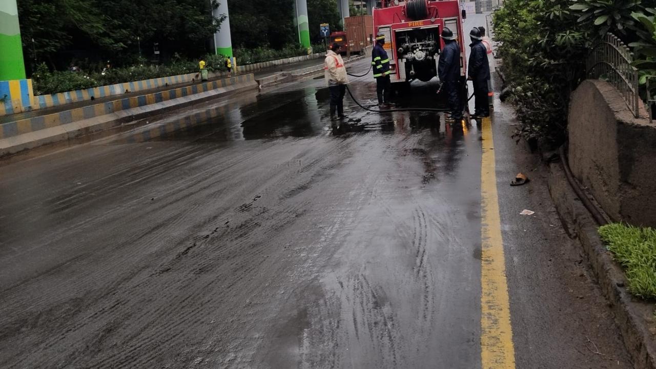 The incident also caused an oil spill on the road making it risky for the drivers and vehicles using the route, the officials said