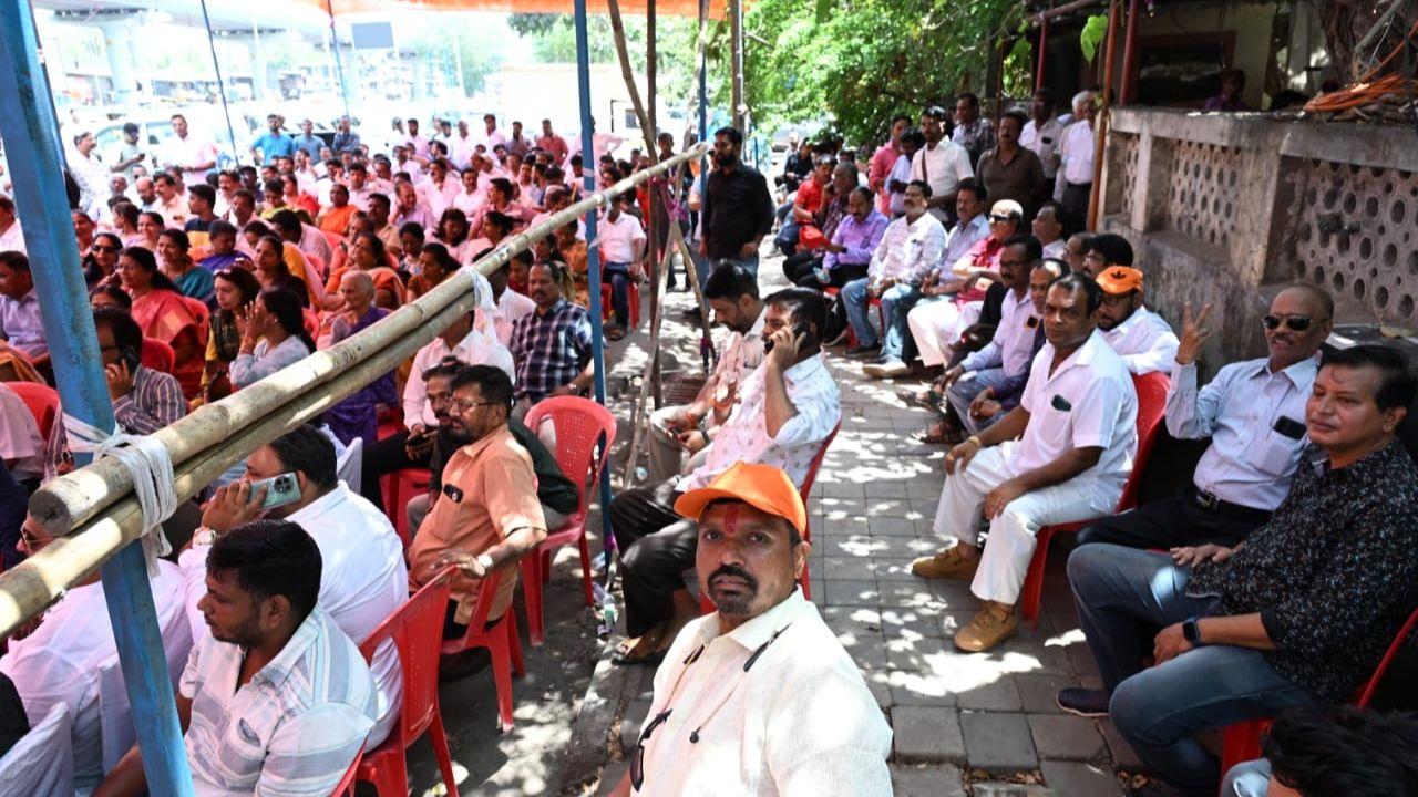 Many had gathered in their respective colonies, or in local politician's party offices to watch the counting of the votes together.