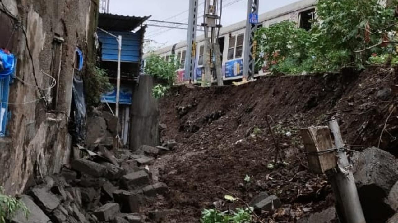 Thane Fire Brigade and Regional Disaster Management Cell (RDMC) personnel later cleared the debris, he said