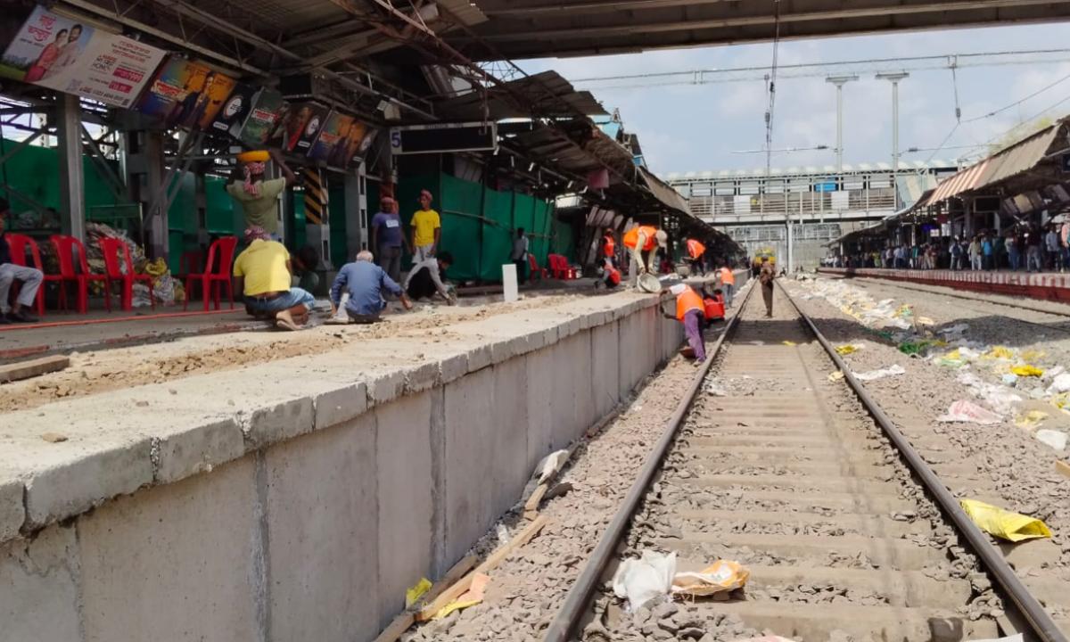 Central Railway: Megablock platform gap filling work underway in Thane