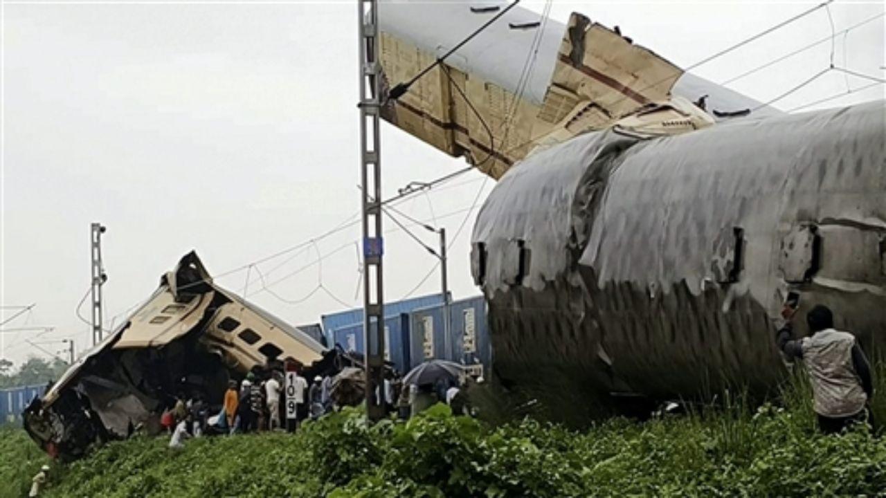 Railway Board Chairperson Jaya Varma Sinha stated that the collision occurred because the goods train disregarded a signal. An investigation into the cause of the accident has been initiated by the Commissioner of Railway Safety (CRS).
