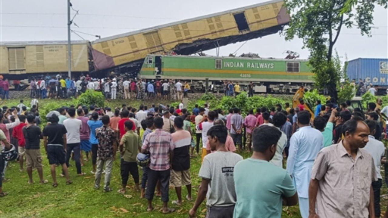 Prime Minister Narendra Modi expressed his condolences, calling the incident tragic and praying for the swift recovery of the injured. He posted on X, formerly known as Twitter, expressing his sadness over the accident and offering condolences to the bereaved families.