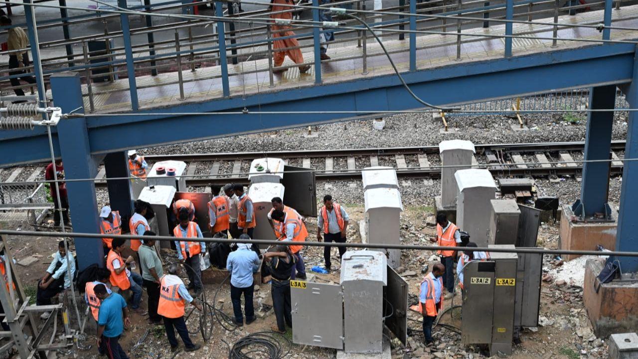 The disruptions led to significant overcrowding at Metro Line 2A (Dahisar to Andheri West) and Line 7 (Dahisar to Andheri East), particularly at Borivali, Kurar, and Rashtriya Udyan stations.