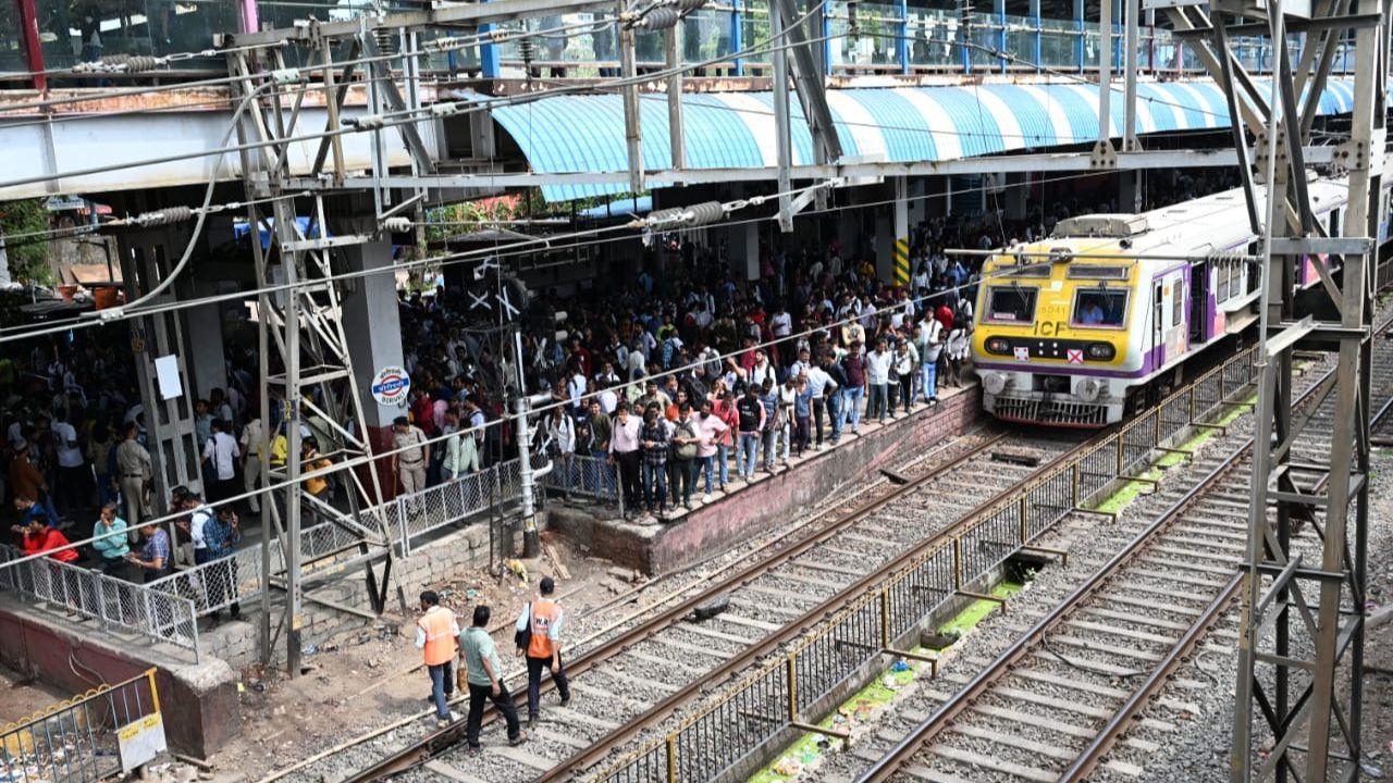 Borivali, one of the busiest stations in north Mumbai, faced operational challenges as platform numbers 1 and 2 were non-functional. 