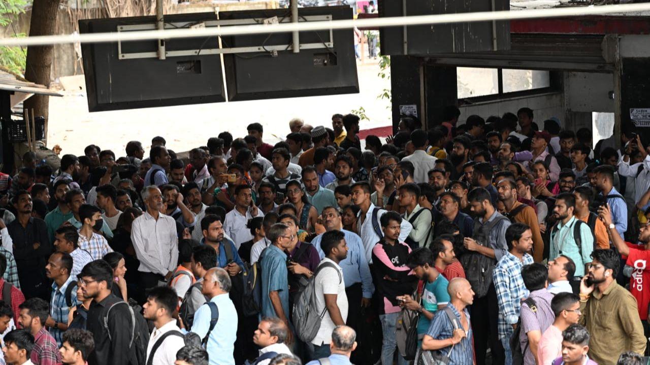 In response to the disruption, Western Railway officials managed to operate trains from the remaining platforms (3 to 8) at Borivali, attempting to minimise the impact on commuters.