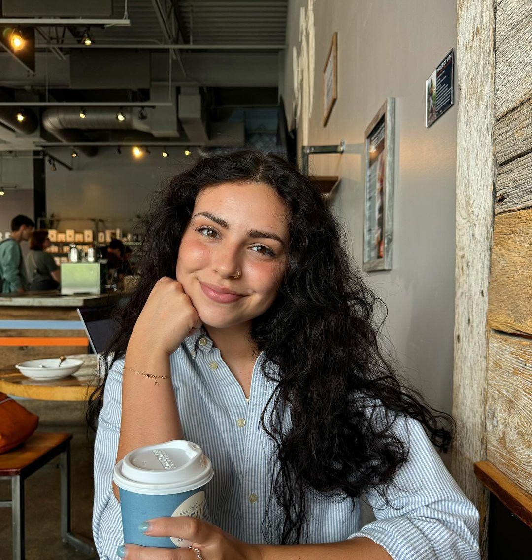 Savanna Leigh has a talent for making her audience move to her music. This rising pop singer and songwriter tells stories through her songs that listeners can relate to.