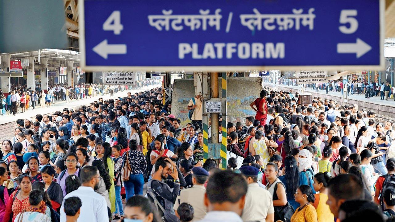 Mumbai local train update: Snags on WR and CR at same time lead to Monday mayhem
