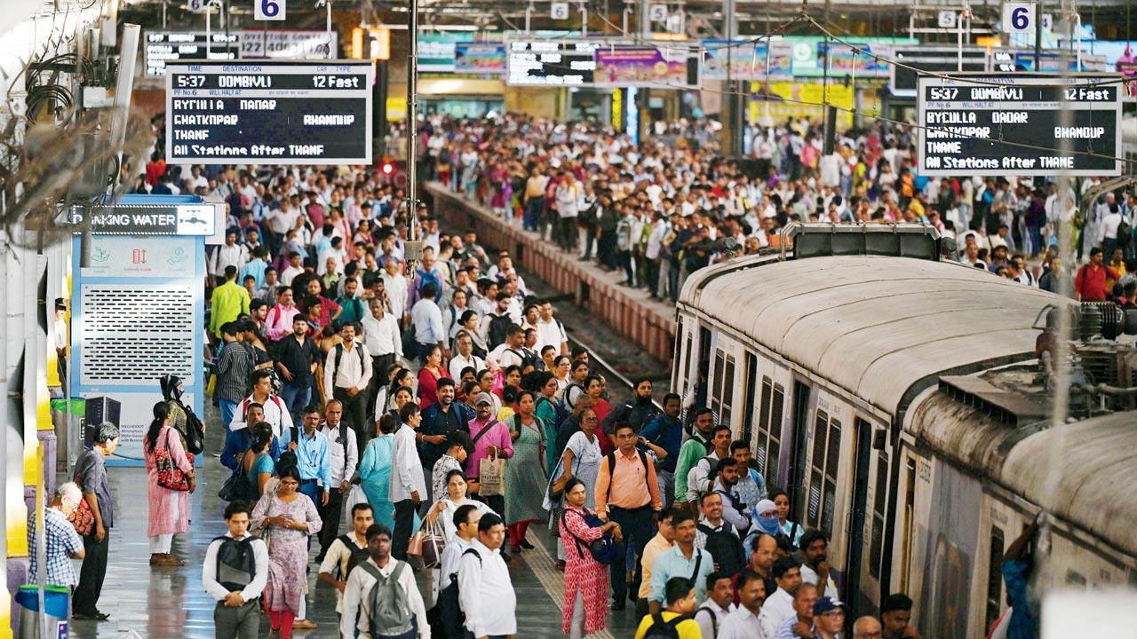 The crowd at CSMT railway station on Monday. Pics/Ashish Raje