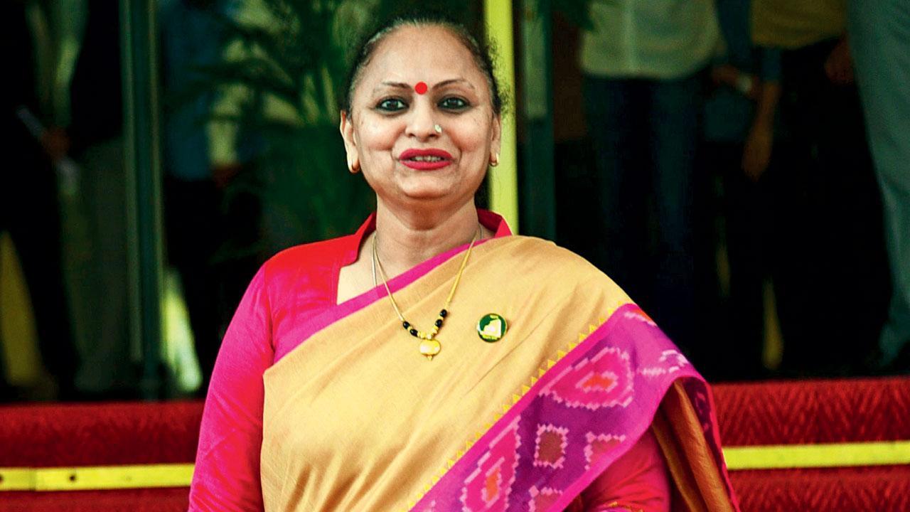Shiv Sena (UBT) and the faction led by Eknath Shinde fielded several women candidates, but they failed to secure victories. Notable losses include Rajshri Patil and Yamini Jadhav, indicating a need for stronger campaign strategies.