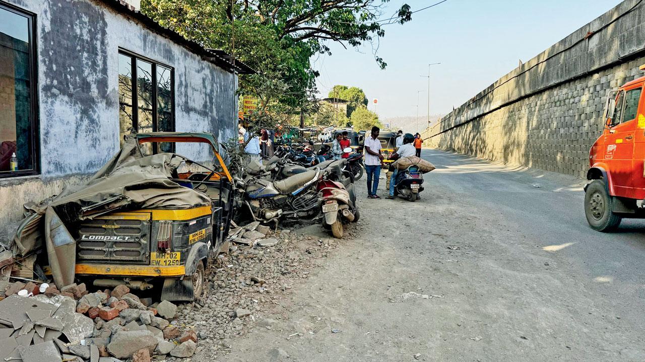 Now, khataras are slowing down work on Mumbai-Ahmedabad highway