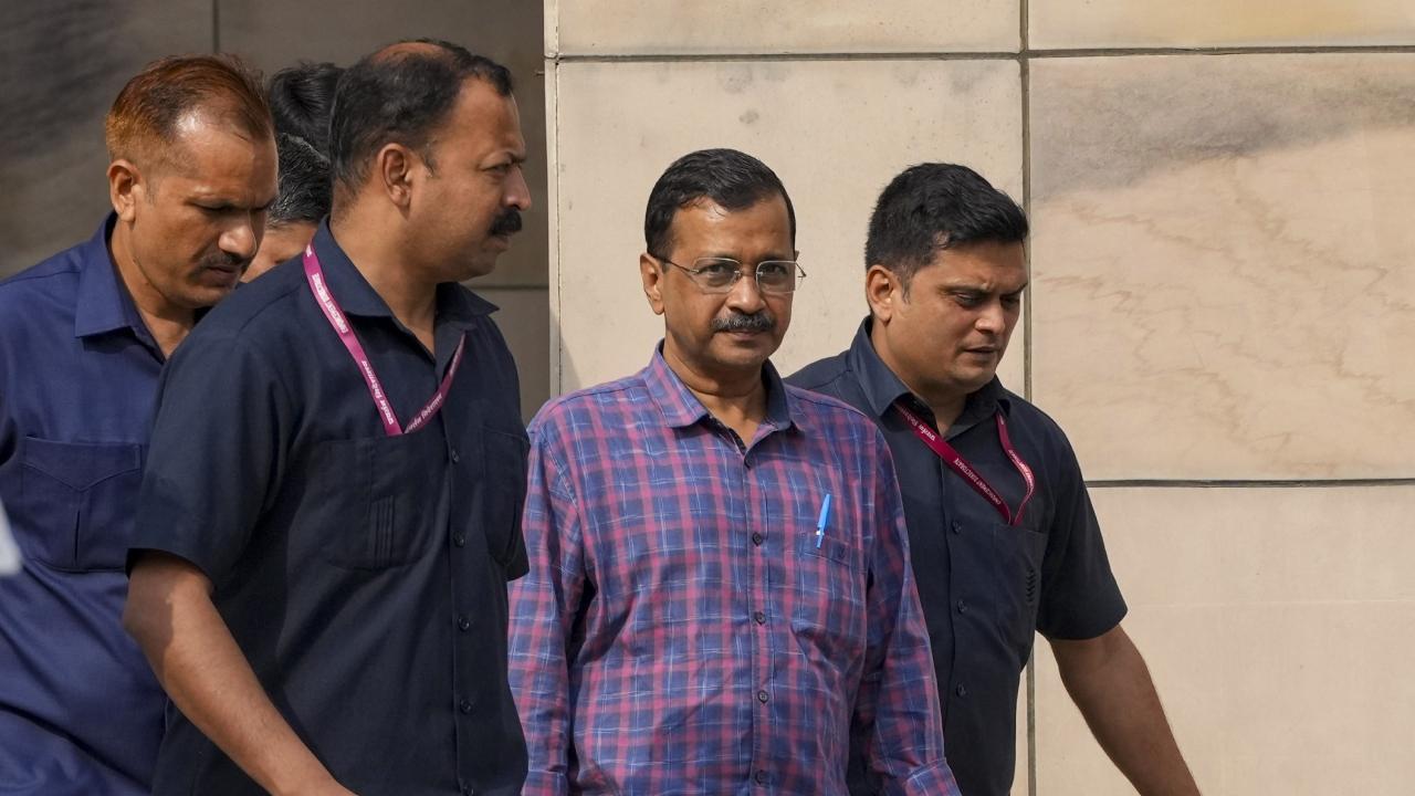 Arvind Kejriwal leaves from the Rouse Avenue Court. Pic/PTI