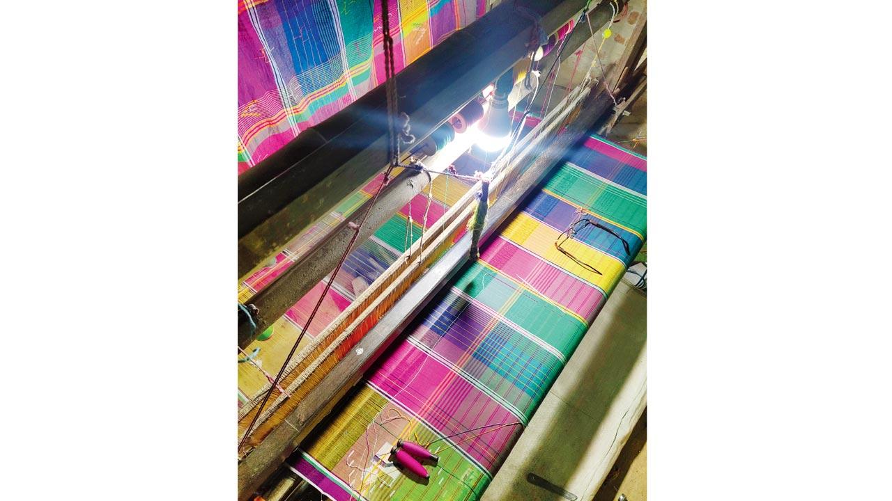Chinar Farooqui’s textiles on a floor loom Chinar Farooqui’s textiles on a floor loom at the Jamdani weaving cluster of Ghoranash in West Bengal. Pics Courtesy/Injirithe Jamdani weaving cluster of Ghoranash in West Bengal. Pics Courtesy/Injiri