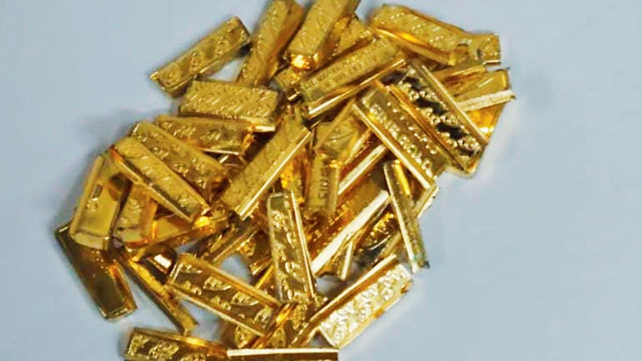 Mumbai: Duo held for smuggling 48 pure gold bars