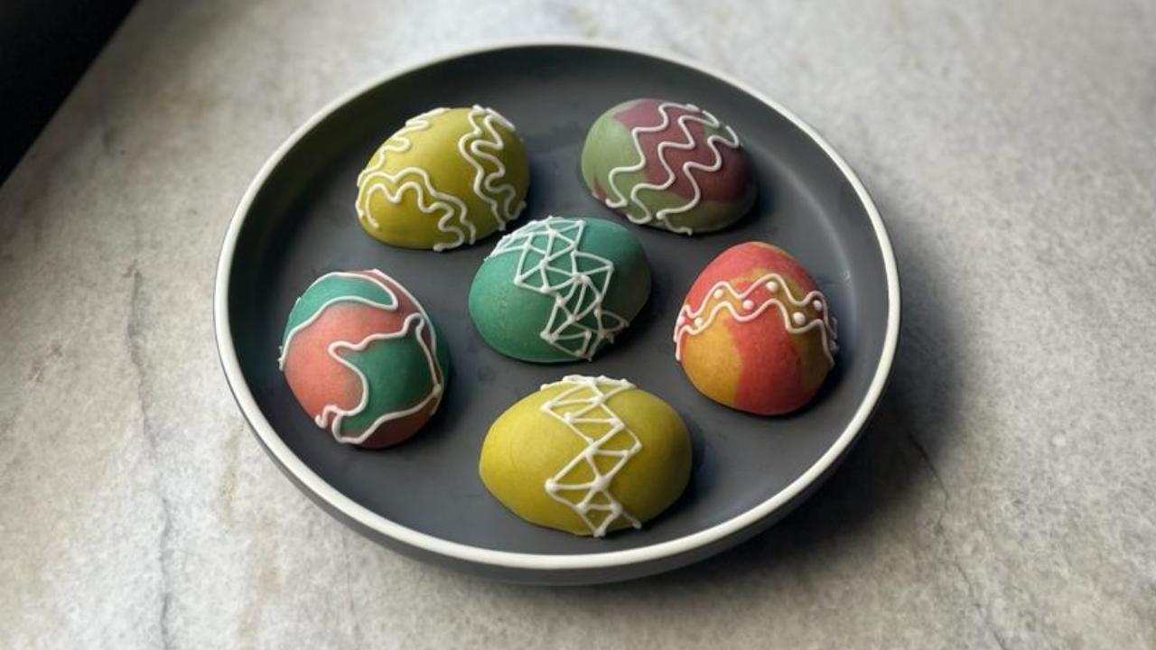 After she got married, 62-year-old Kanthirao continued the tradition and made it for her children. Now, her daughter, Rhea, who is a home baker, continues it through her initiative, Butterstick Patisserie, as she makes different kinds of Easter eggs every Easter. She takes the liberty to not only make the Marzipan Easter Eggs but also ones filled with chocolate in them, Chocolate Eggs filled with homemade Nutella, Coconut Chocolate Eggs and Chocolate Bunny too.