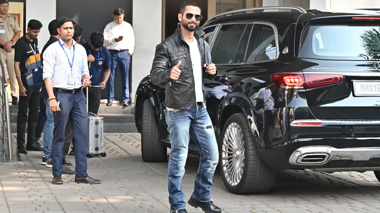 Shahid Kapoor headed to day 2 carnival from Kalina airport. Today morning, the crème de la crème will gather for 