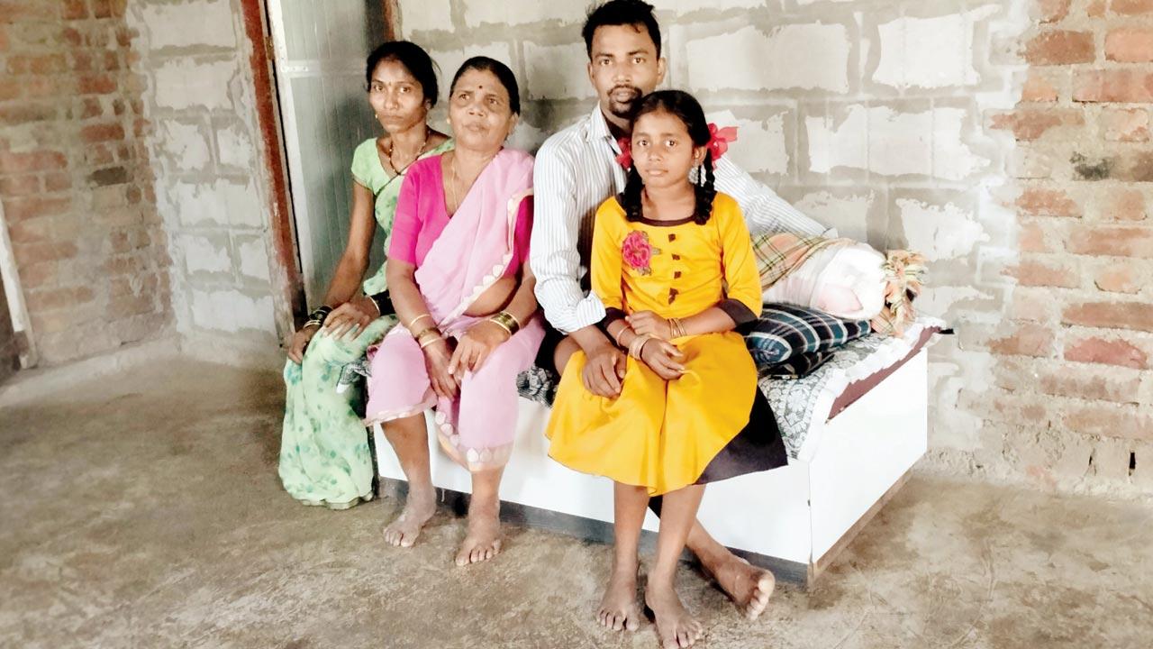 The 34-year-old with his ten-year-old daughter Vaishnavi, his mother and wife Vaishali
