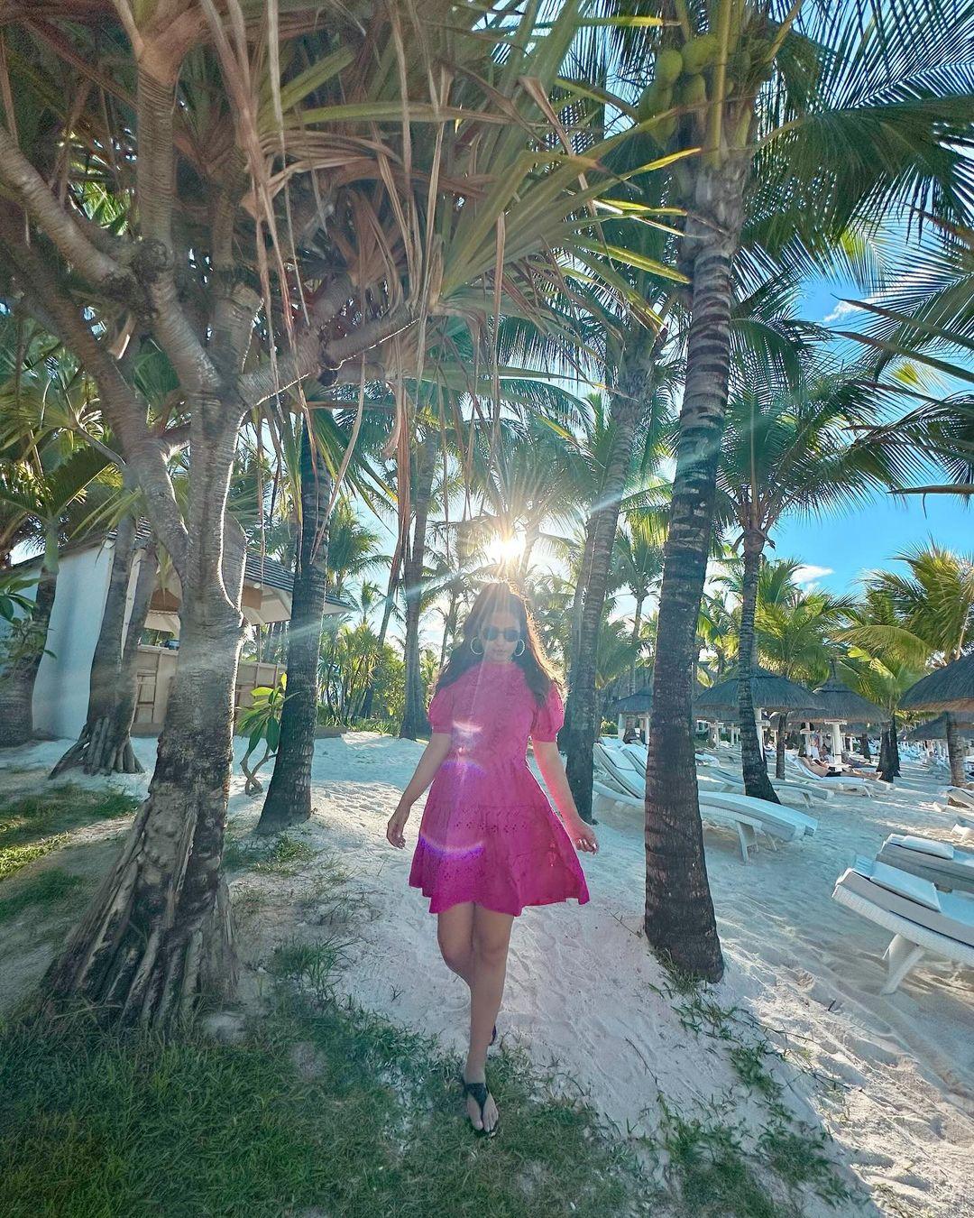 Planning a day out by the side of the beach? Then worry not, as Hina Khan's this pink mini dress is a must-have